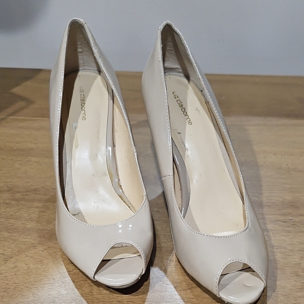 Liz Claiborne Cream High Heel Pumps